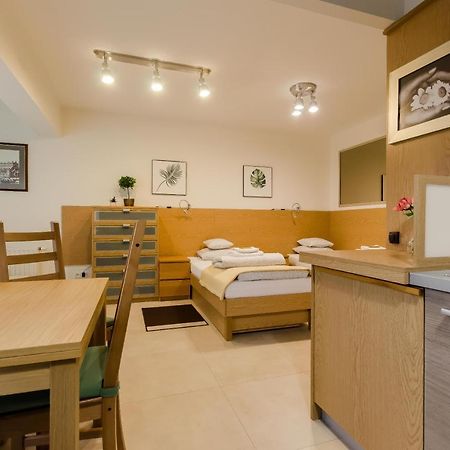Family Apartments - Private Parking Krakow Bagian luar foto
