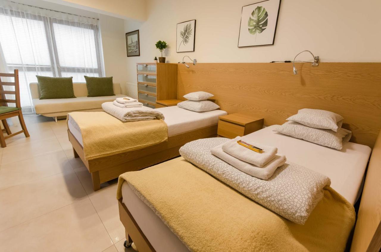 Family Apartments - Private Parking Krakow Bagian luar foto