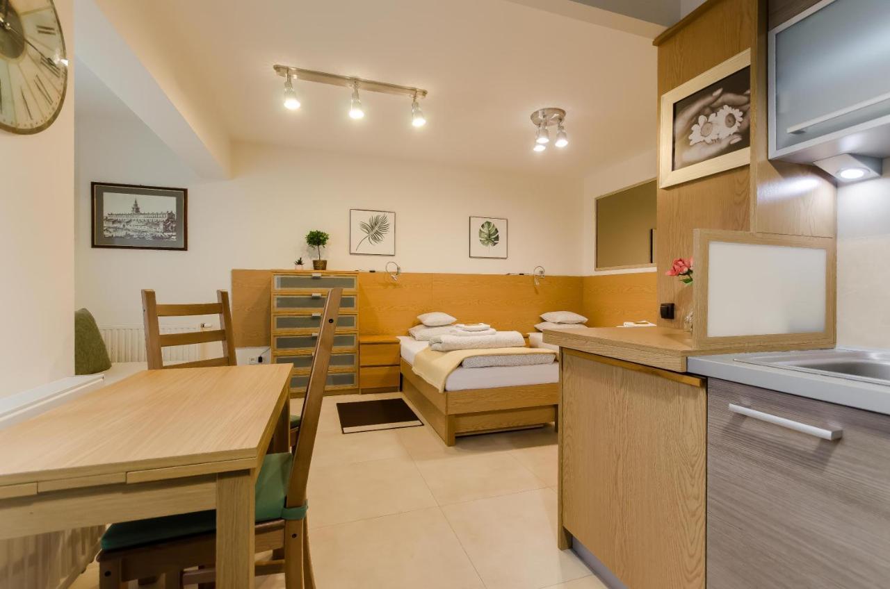 Family Apartments - Private Parking Krakow Bagian luar foto