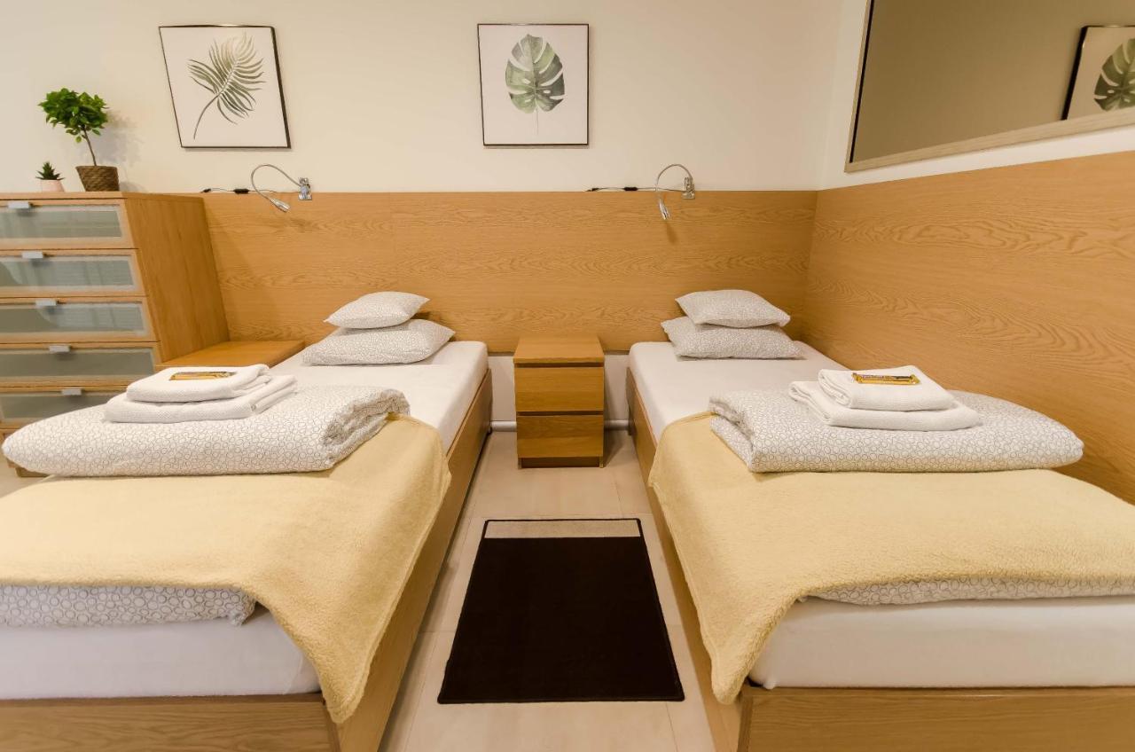 Family Apartments - Private Parking Krakow Bagian luar foto
