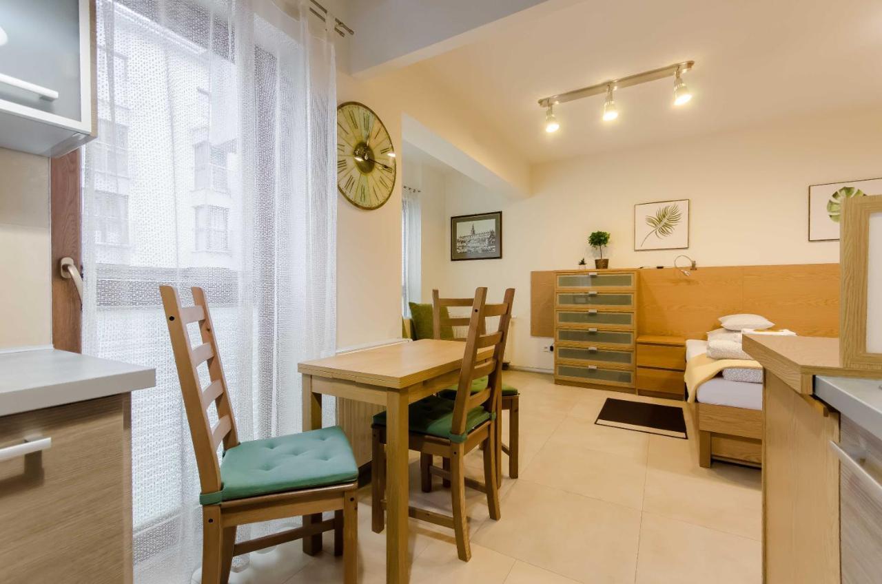 Family Apartments - Private Parking Krakow Bagian luar foto