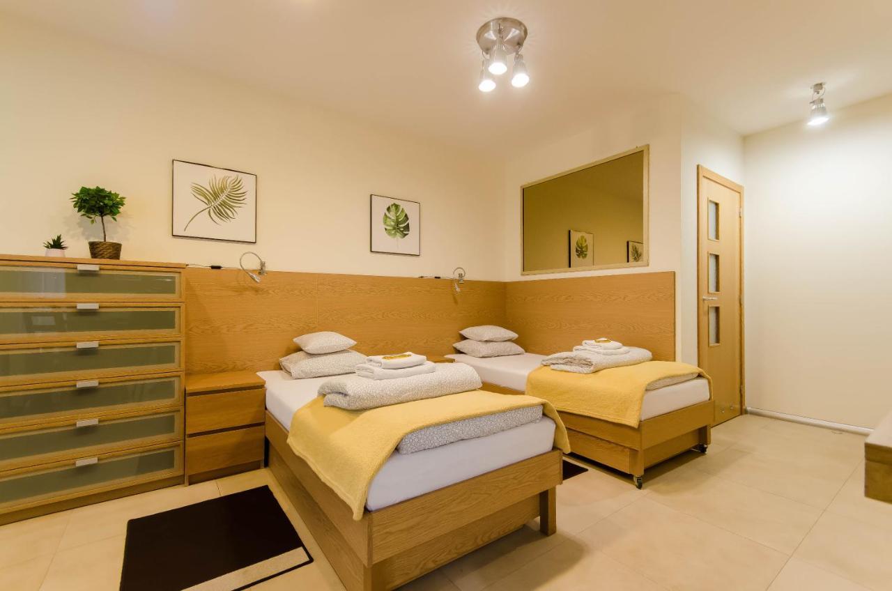 Family Apartments - Private Parking Krakow Bagian luar foto