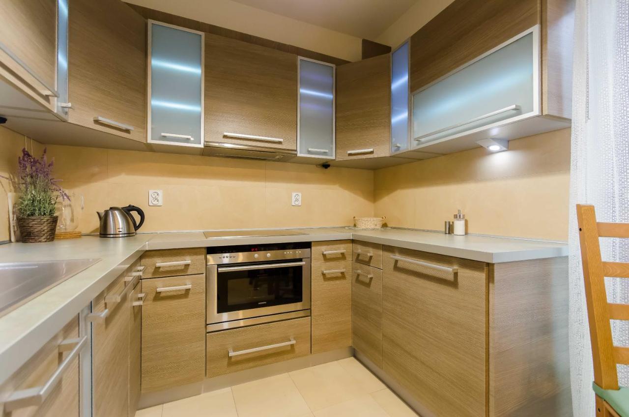 Family Apartments - Private Parking Krakow Bagian luar foto