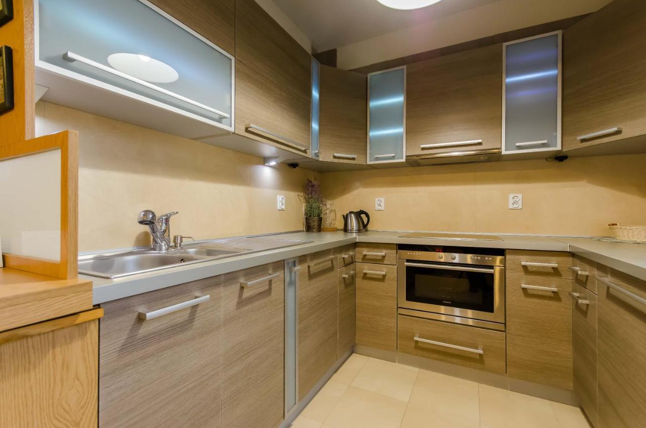 Family Apartments - Private Parking Krakow Bagian luar foto