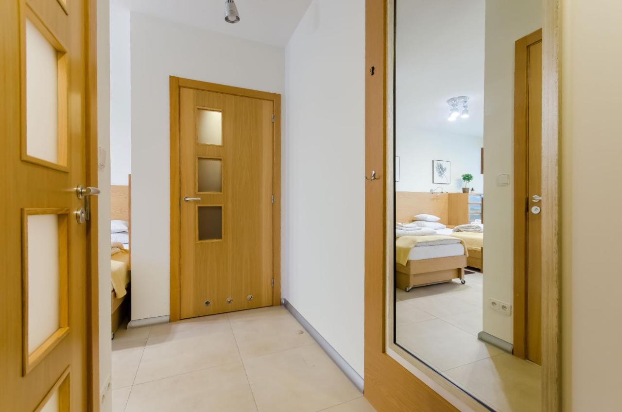 Family Apartments - Private Parking Krakow Bagian luar foto