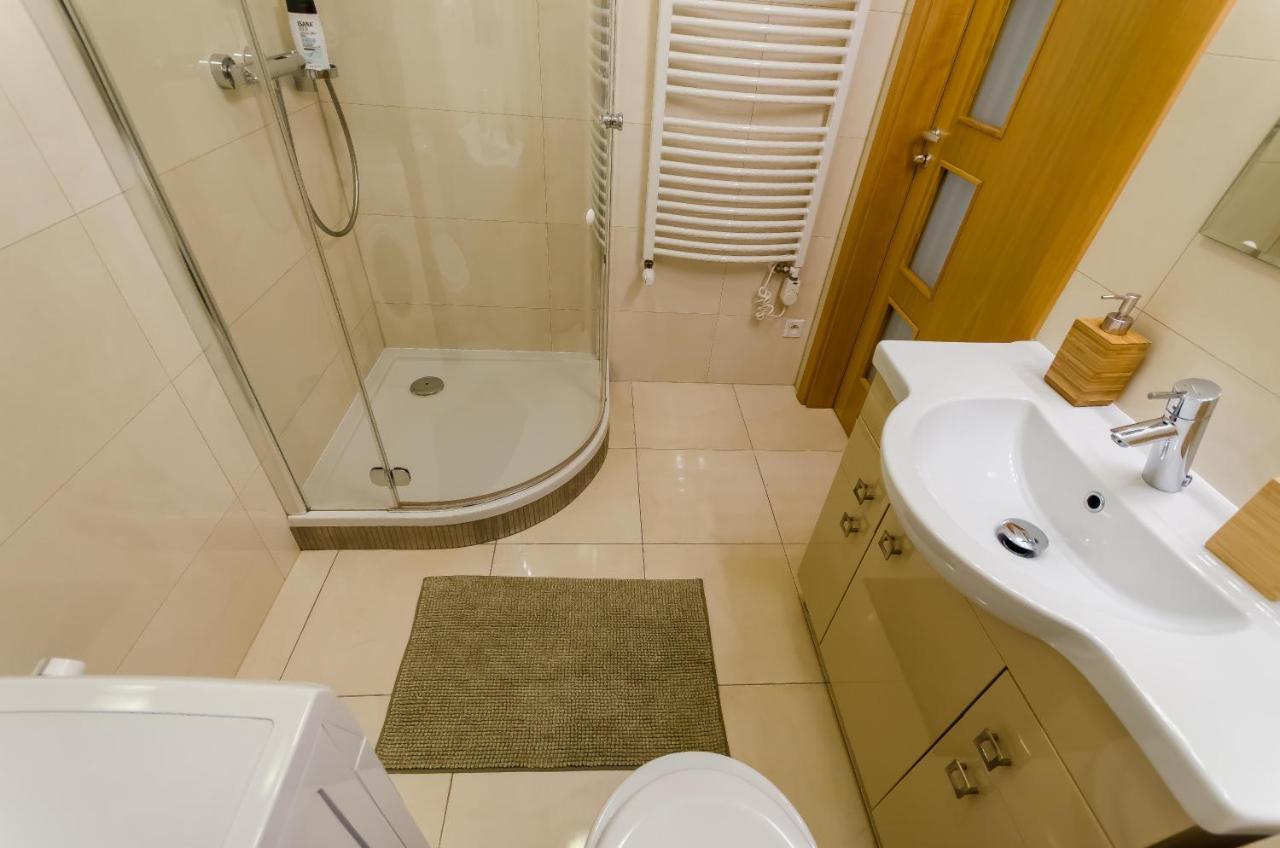 Family Apartments - Private Parking Krakow Bagian luar foto